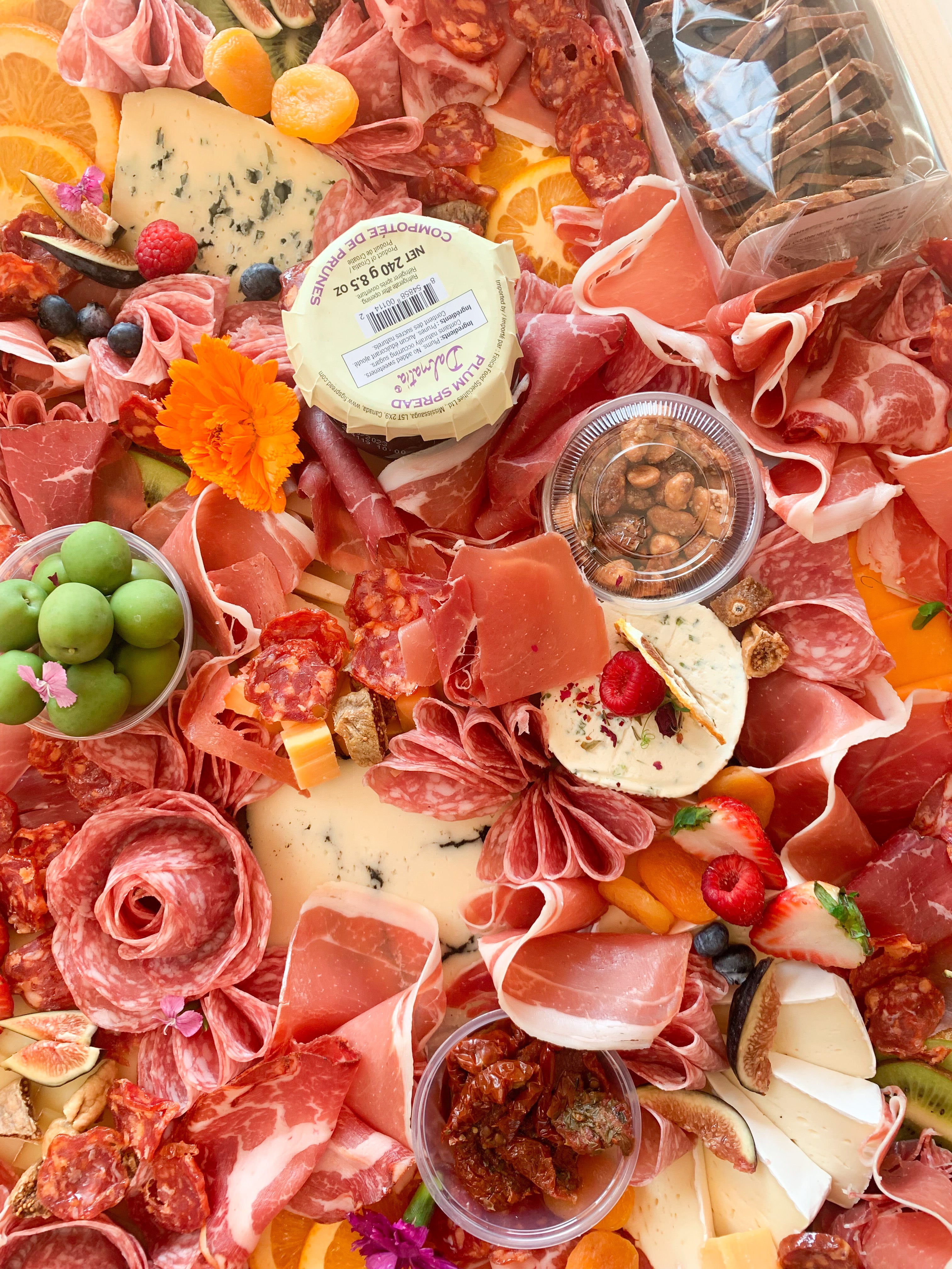 Best large charcuterie and cheese board for delivery in Toronto